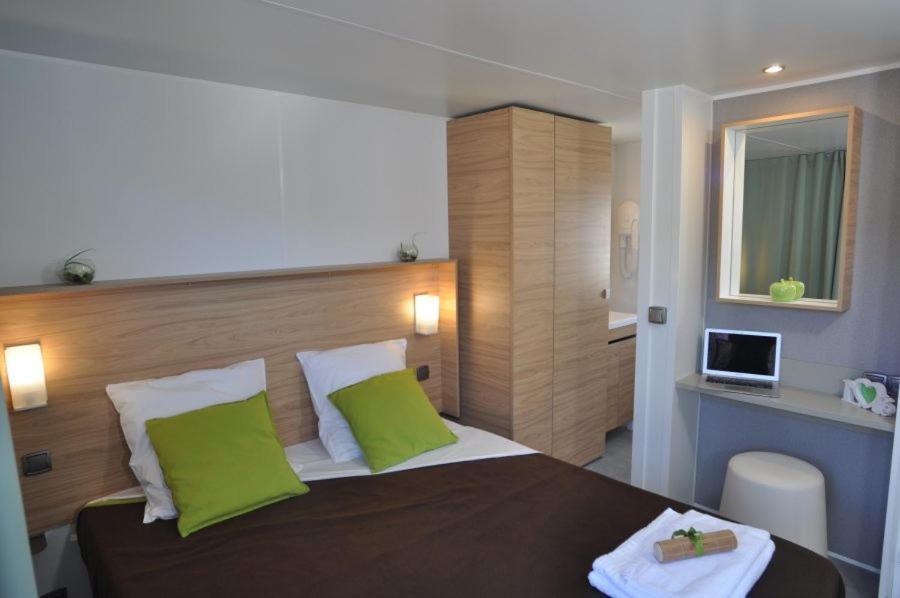 Camping Le Mas Des Sedaries Villefort (Lozere) Exterior foto